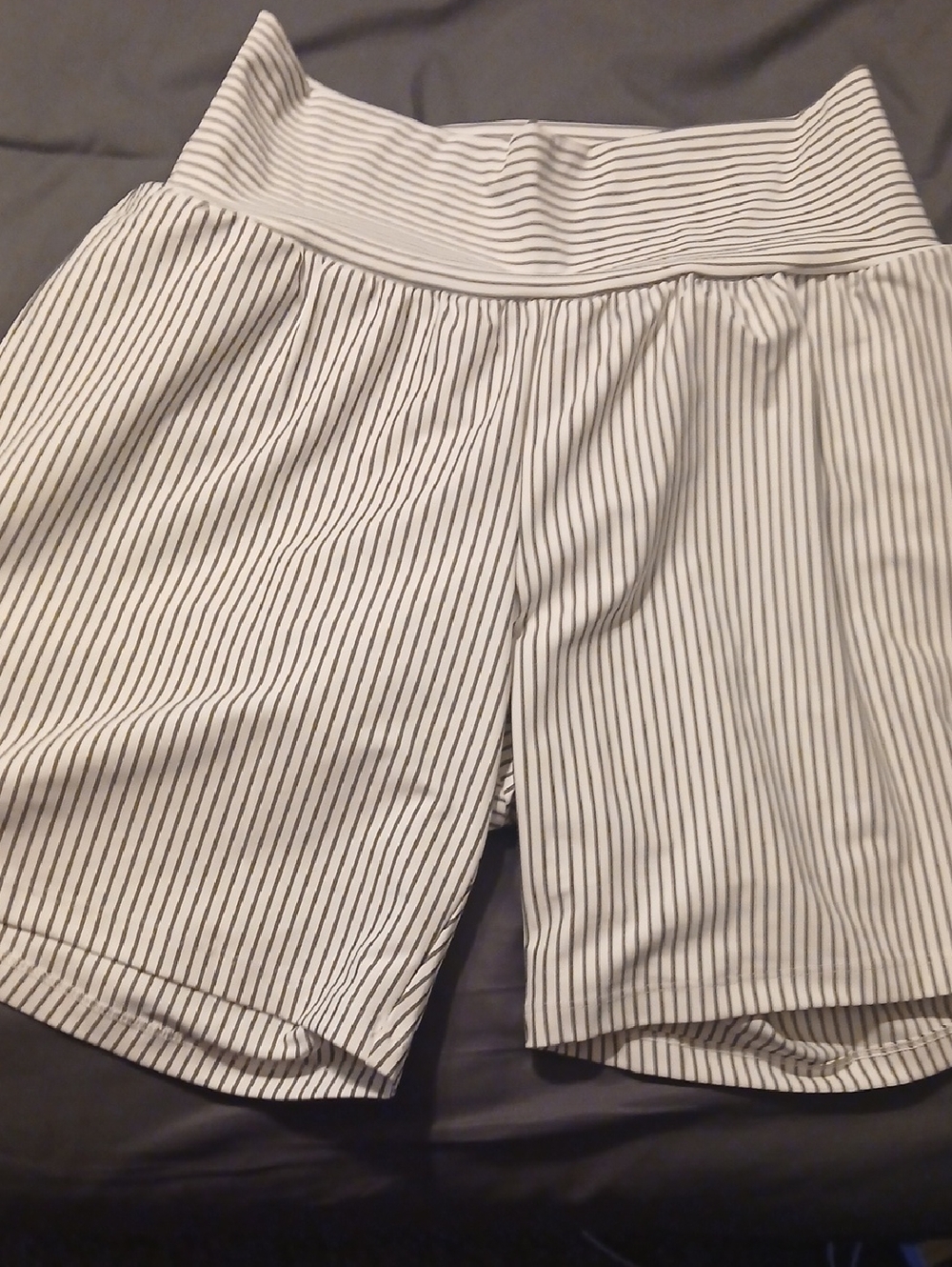 HALARA White Bike Shorts with Black Pinstripes